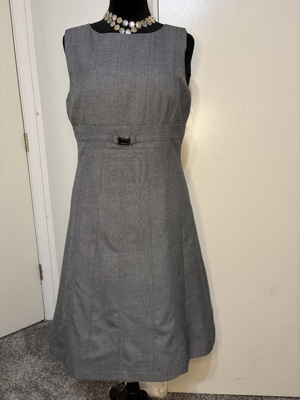 Tahari Arthur S. Levine Gray Sleeveless Career Sheath Dress Sz 12